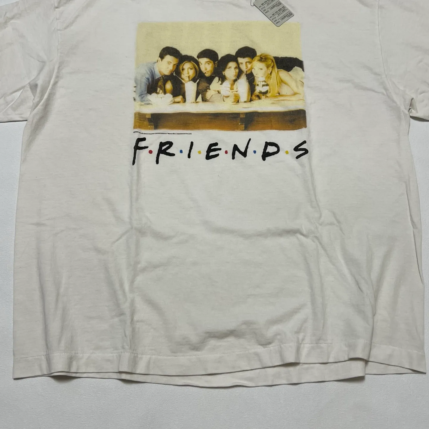 SAINT Mxxxxxx × FRIENDS FRD_SS TEE/FRIENDS/WHT American TV series Friends co-branded short-sleeves White stills TEE Beige S-XL Ready-made garments washed and distressed The top domestic printing factory God restored the correct accessories Friends co-branded wash mark Top purchasing level